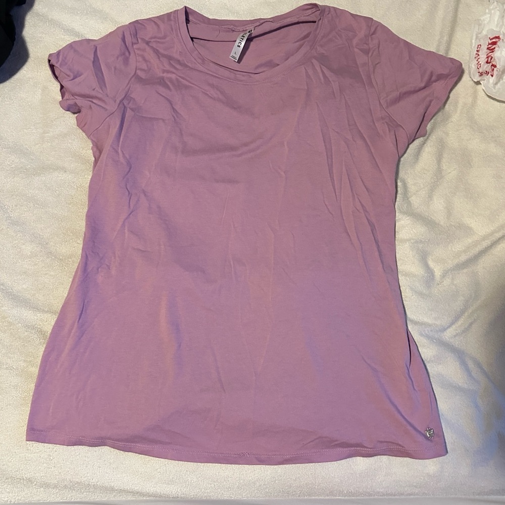 Fabletics run and exercise top - partially open back/vented - purple - loose fit